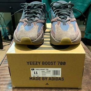 Yeezy 700 Boost - “Mauve”